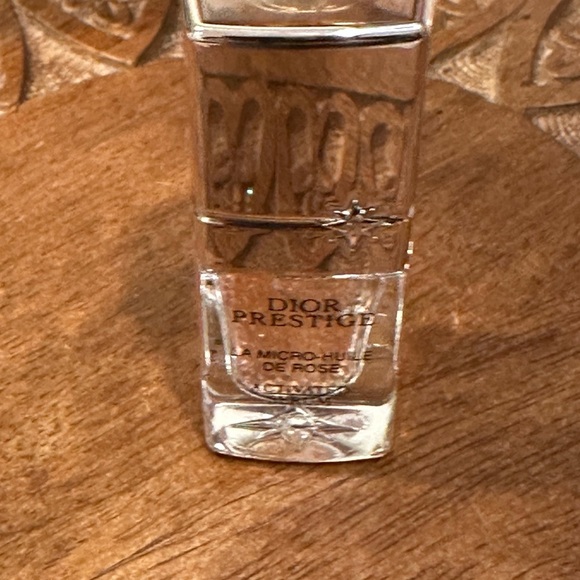 Dior Drawstring Bag with Dior Prestige Activated and Revitalizing Serums - Picture 3 of 4